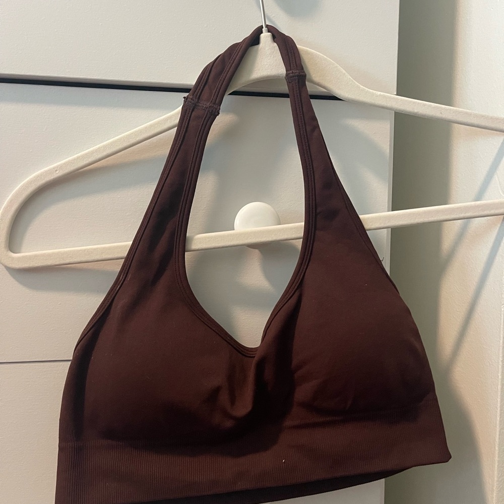 Backless sports bra